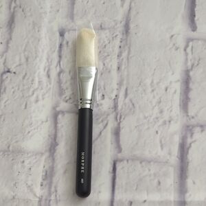Morphe Brush with Black Handle and White Bristles M527